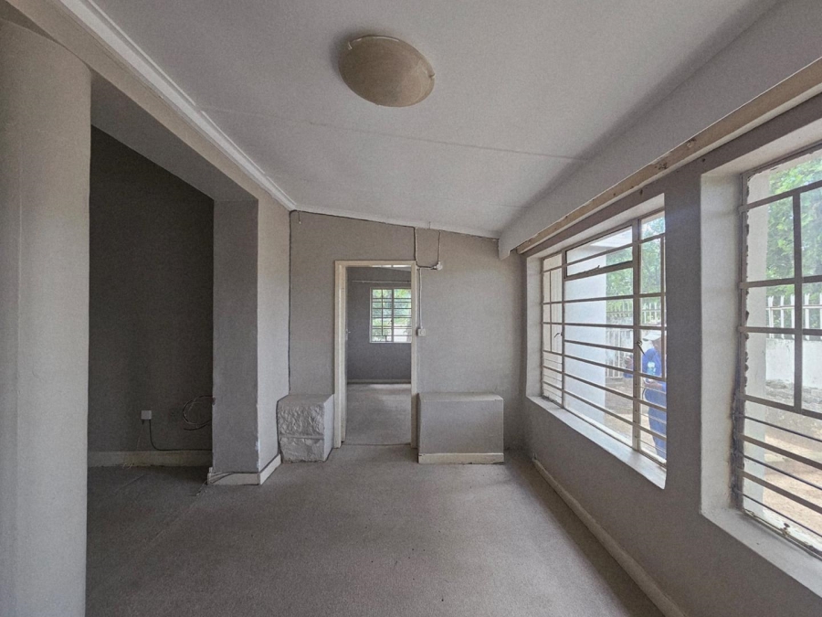 5 Bedroom Property for Sale in Ladybrand Free State